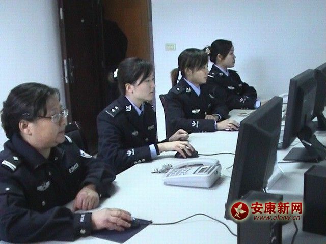 110值機員、視頻監(jiān)控員工作場景.jpg