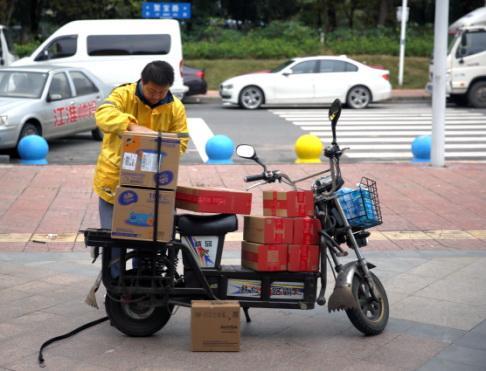 雙十一快遞量或創(chuàng)近十年新高 蘇寧物流運(yùn)力升級(jí)沉穩(wěn)迎戰(zhàn)