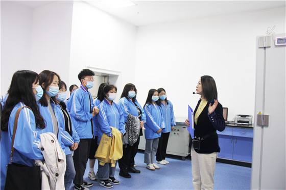 時代青年講奉獻  愛心熱血勇?lián)敗部德殬I(yè)技術學院學生參加血站開放日活動