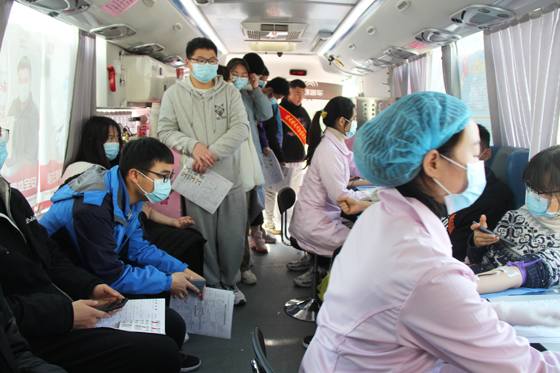 飛揚(yáng)熱血青春  匯集愛心洪流——安康學(xué)院積極開展冬季獻(xiàn)血活動