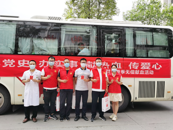 健康向上 熱心公益——旬陽(yáng)縣甘溪鎮(zhèn)積極組織無償獻(xiàn)血活動(dòng)