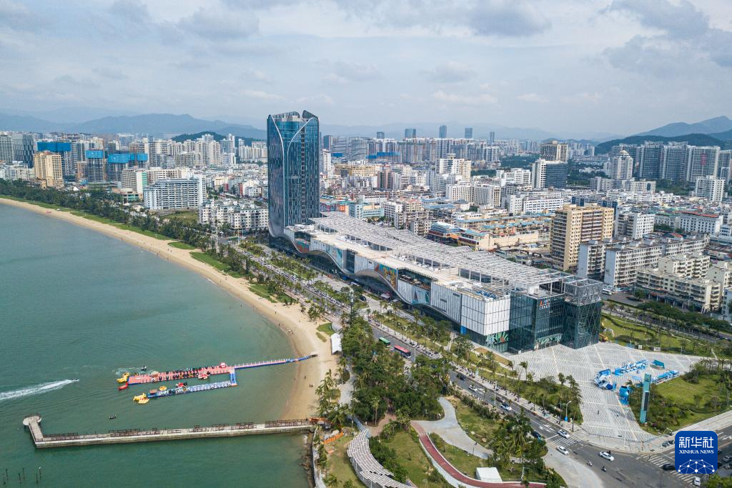 海南自貿(mào)港重點園區(qū)——三亞中央商務(wù)區(qū)（無人機照片，11月1日攝）。新華社記者 蒲曉旭攝