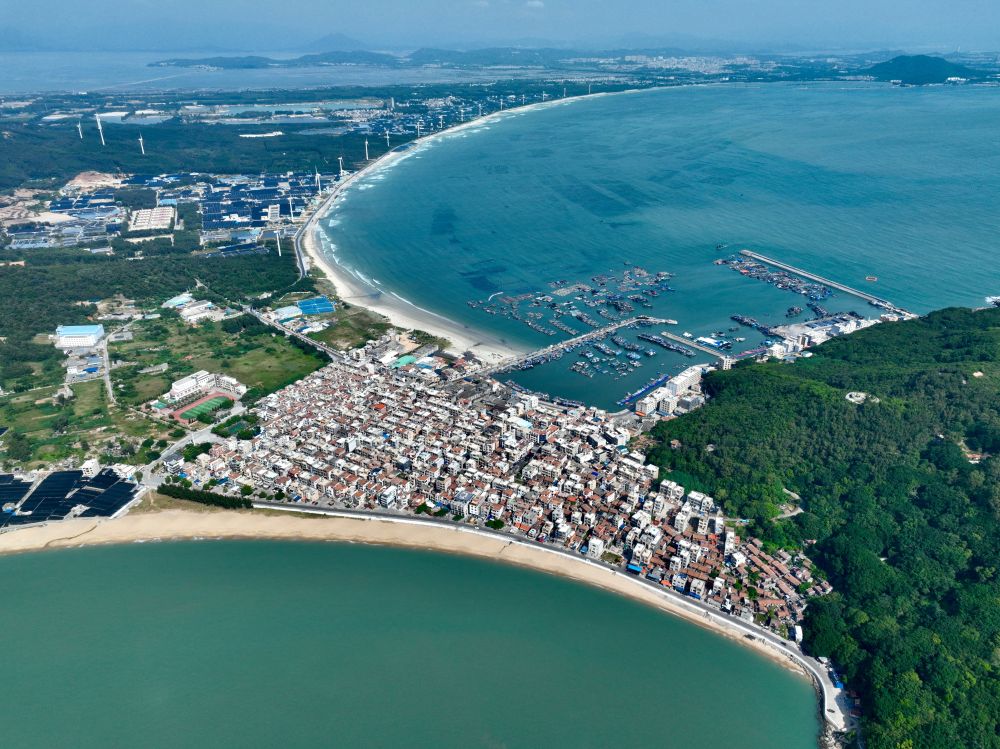 這是2024年10月16日拍攝的福建省漳州市東山縣澳角村（無人機(jī)照片）。新華社記者姜克紅攝